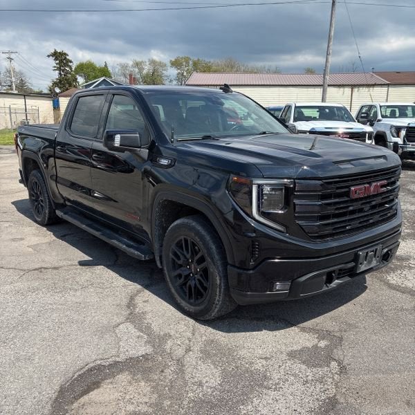 2022 GMC Sierra 4WD Crew Cab Short Box Elevation's photo