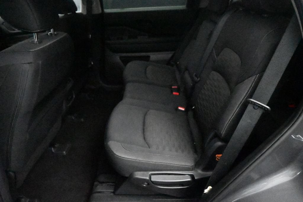 2023 Nissan Pathfinder SV