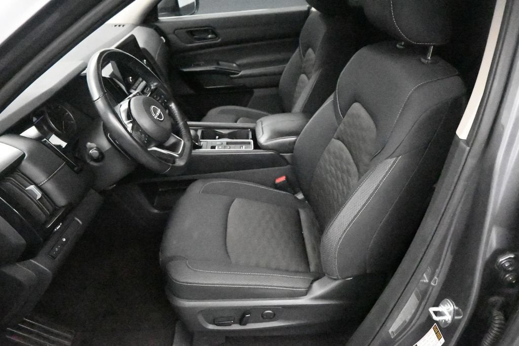 2023 Nissan Pathfinder SV