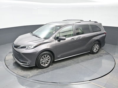 2021 Toyota Sienna XLE