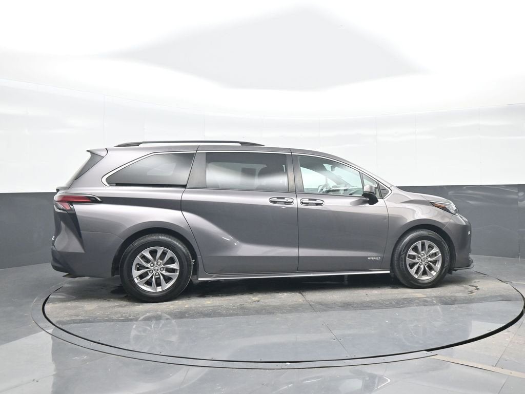 2021 Toyota Sienna XLE