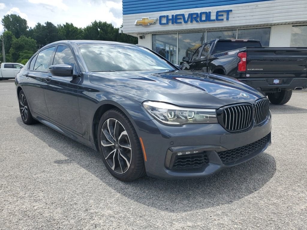 2019 BMW 7 Series 740i's photo