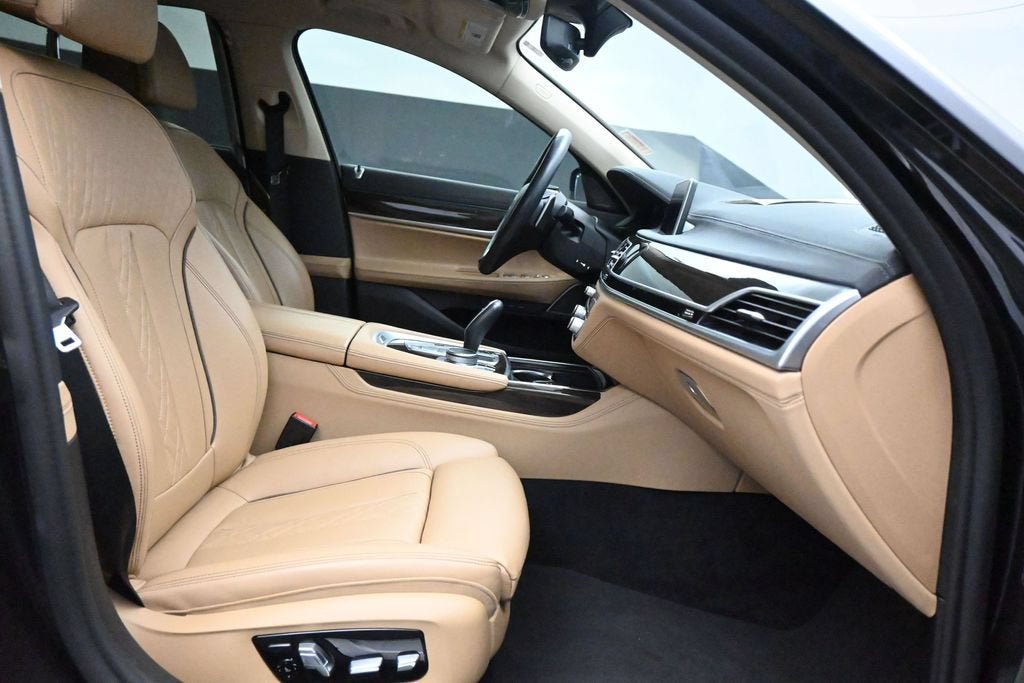 2021 BMW 7 Series 740i