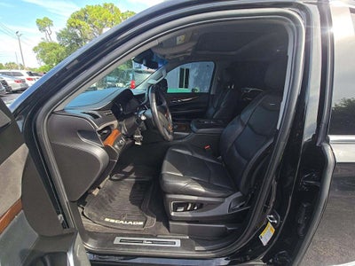 2019 Cadillac Escalade Luxury