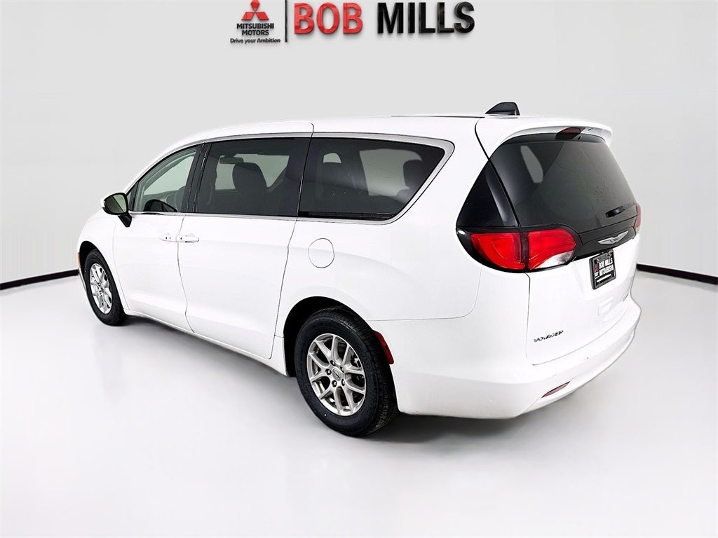 2022 Chrysler Voyager LX