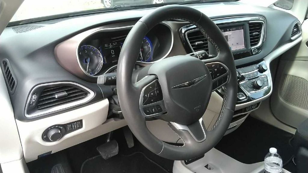 2023 Chrysler Voyager LX