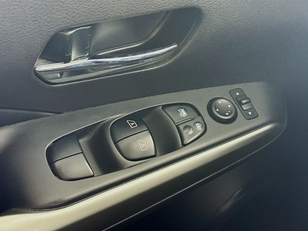 2019 Nissan Kicks SR