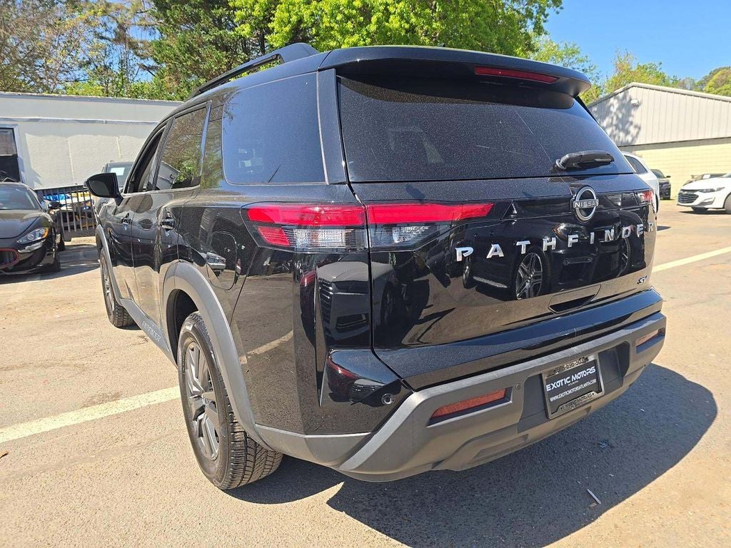 2022 Nissan Pathfinder SV