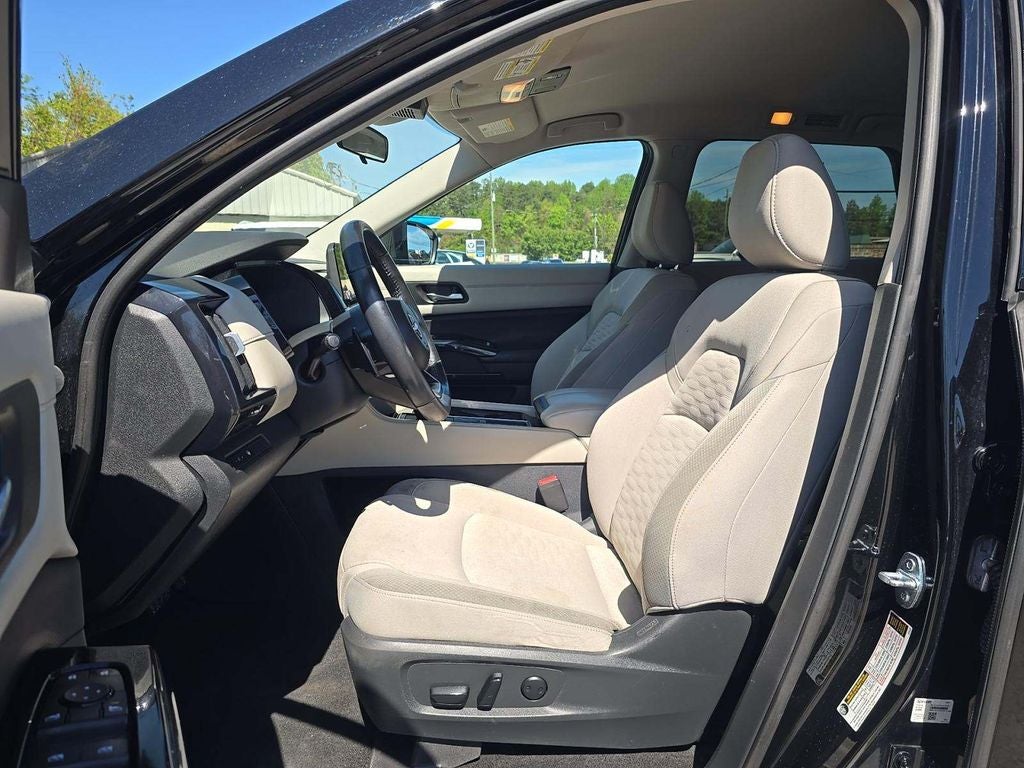 2022 Nissan Pathfinder SV