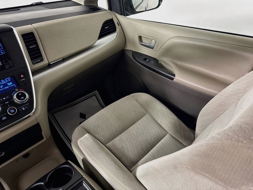 2016 Toyota Sienna LE 8 Passenger