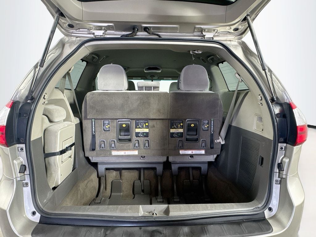 2016 Toyota Sienna LE 8 Passenger