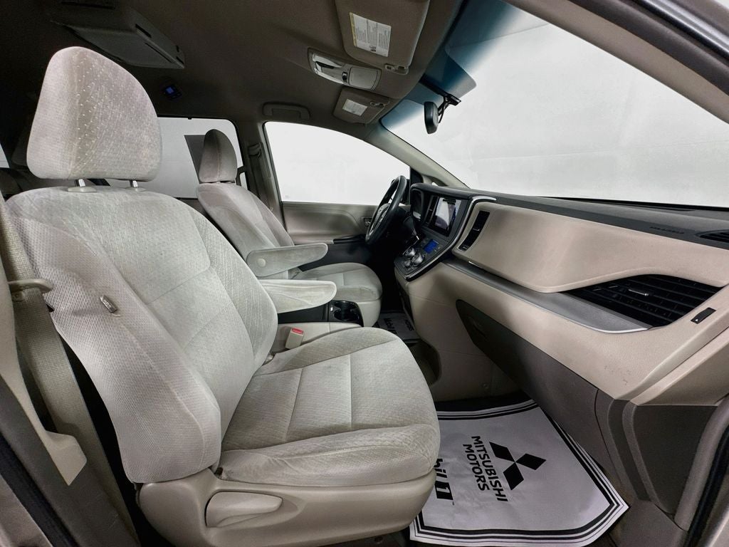 2016 Toyota Sienna LE 8 Passenger