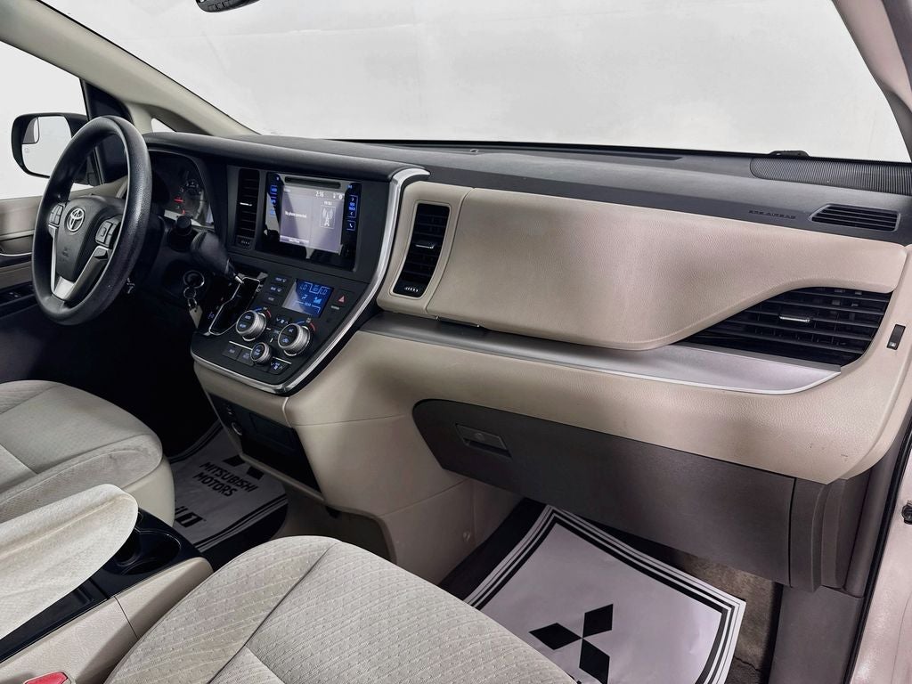 2016 Toyota Sienna LE 8 Passenger