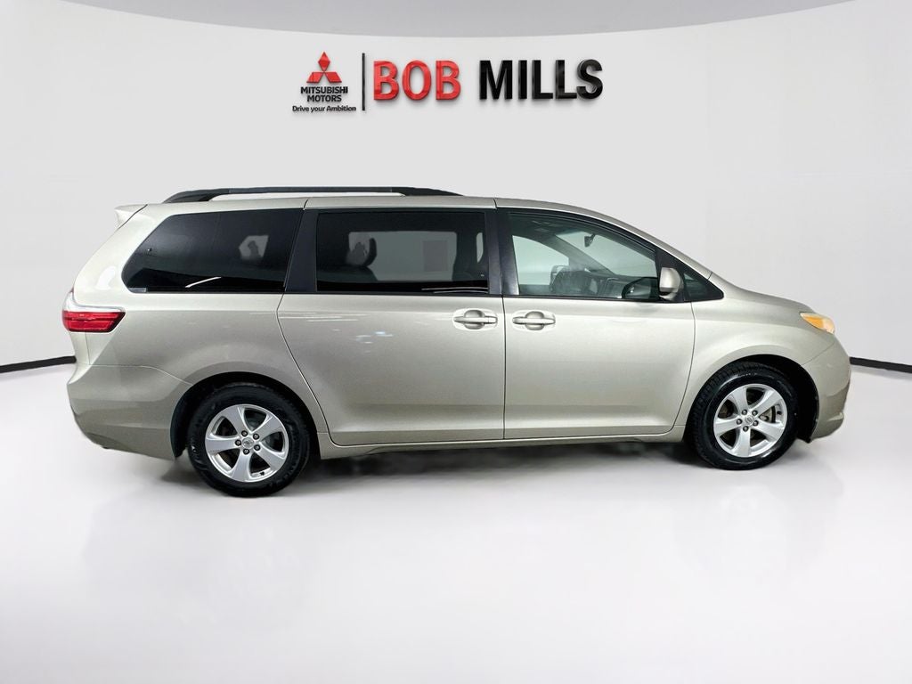 2016 Toyota Sienna LE 8 Passenger