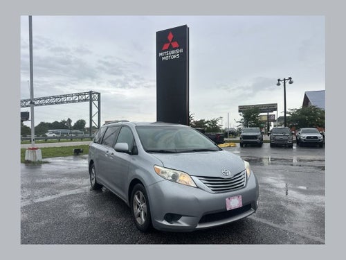 2015 Toyota Sienna LE 8 Passenger