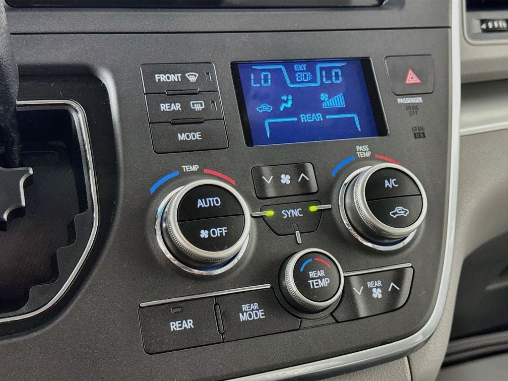 2015 Toyota Sienna LE 8 Passenger
