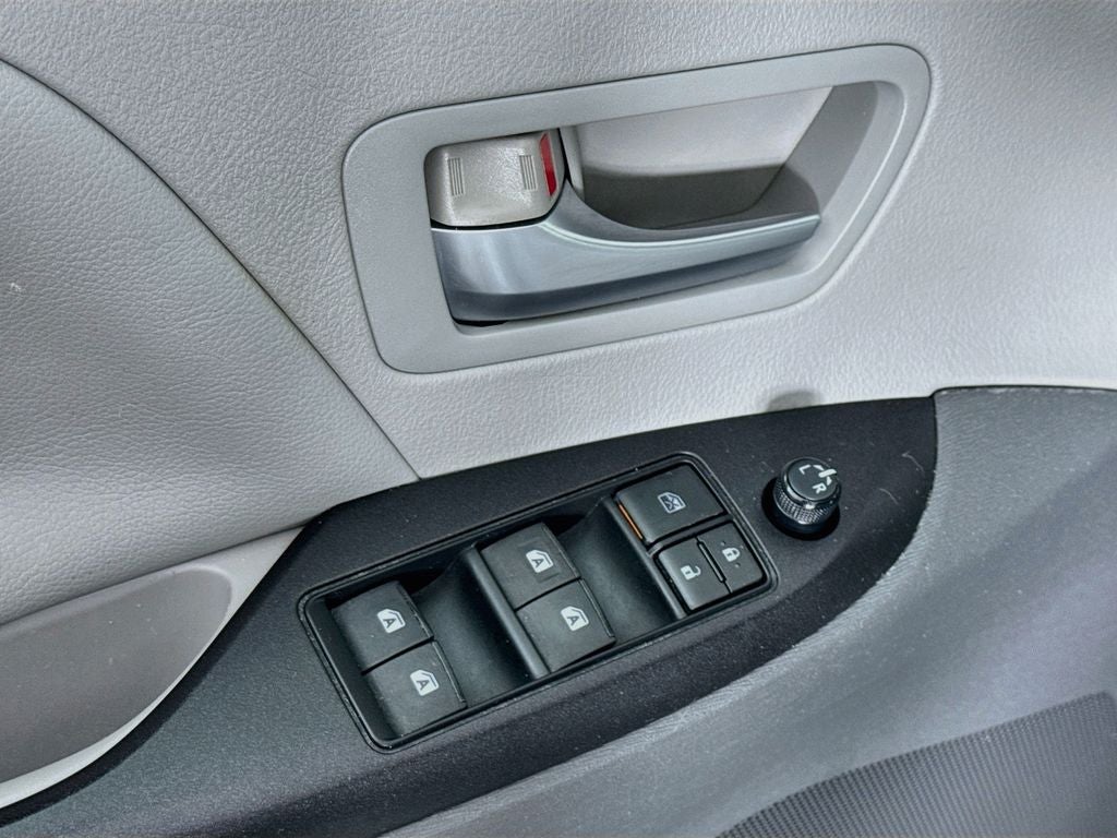 2015 Toyota Sienna LE 8 Passenger