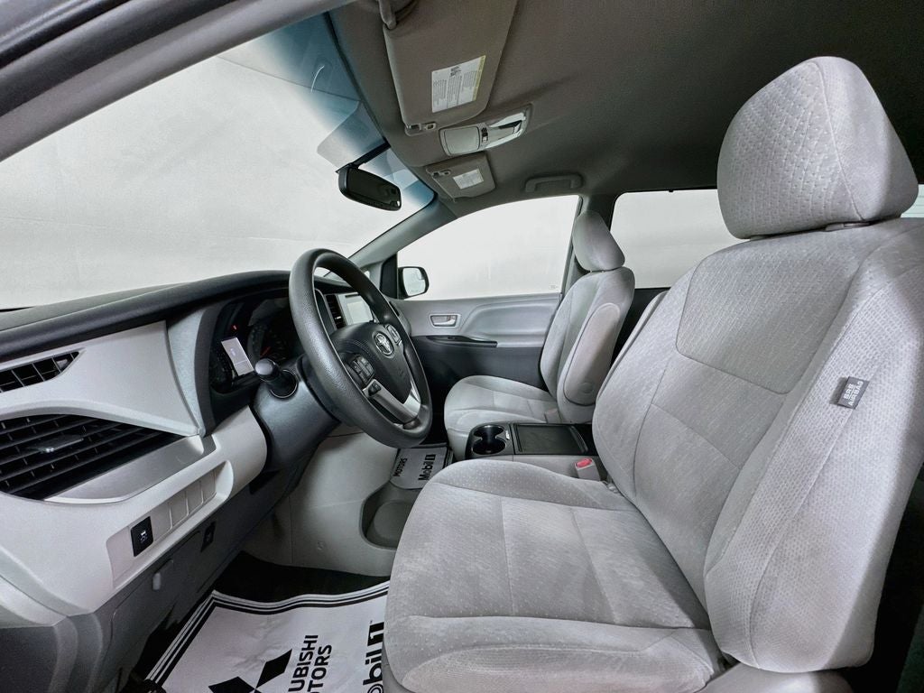 2015 Toyota Sienna LE 8 Passenger
