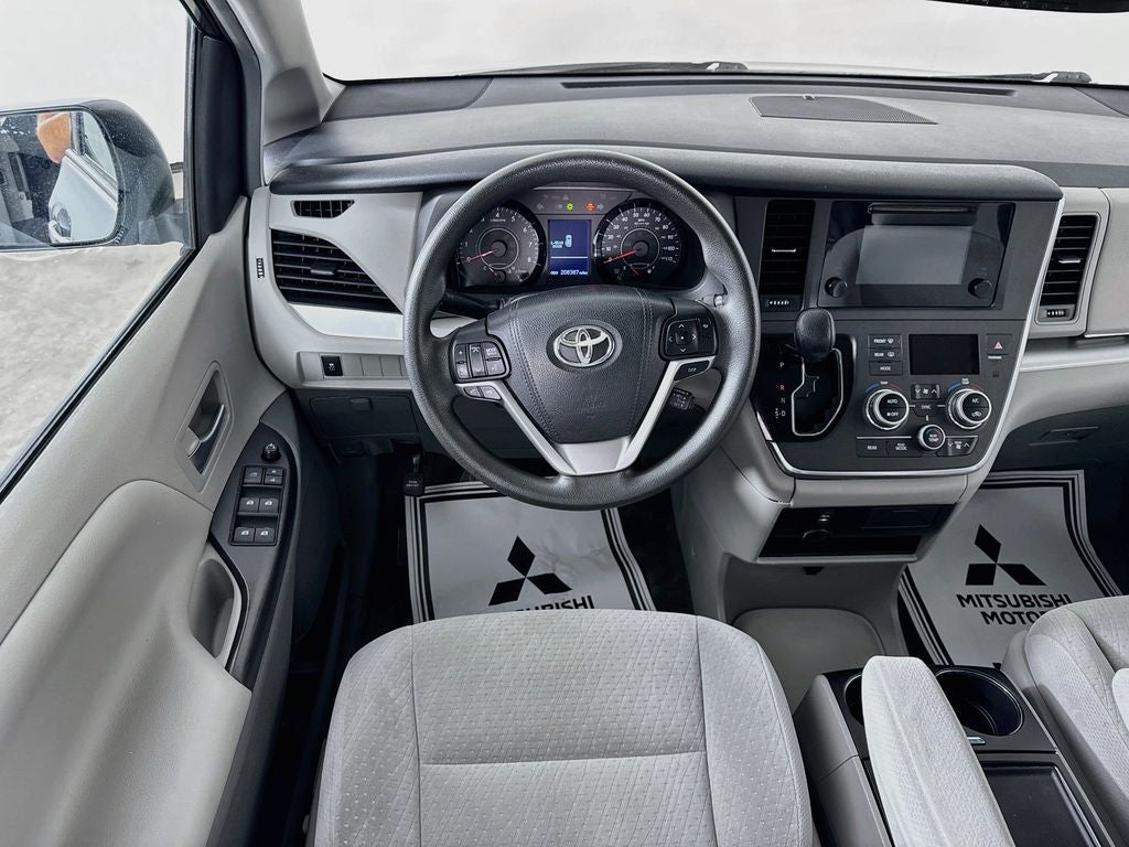 2015 Toyota Sienna LE 8 Passenger