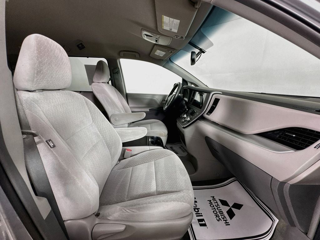 2015 Toyota Sienna LE 8 Passenger