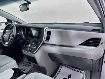 2015 Toyota Sienna LE 8 Passenger