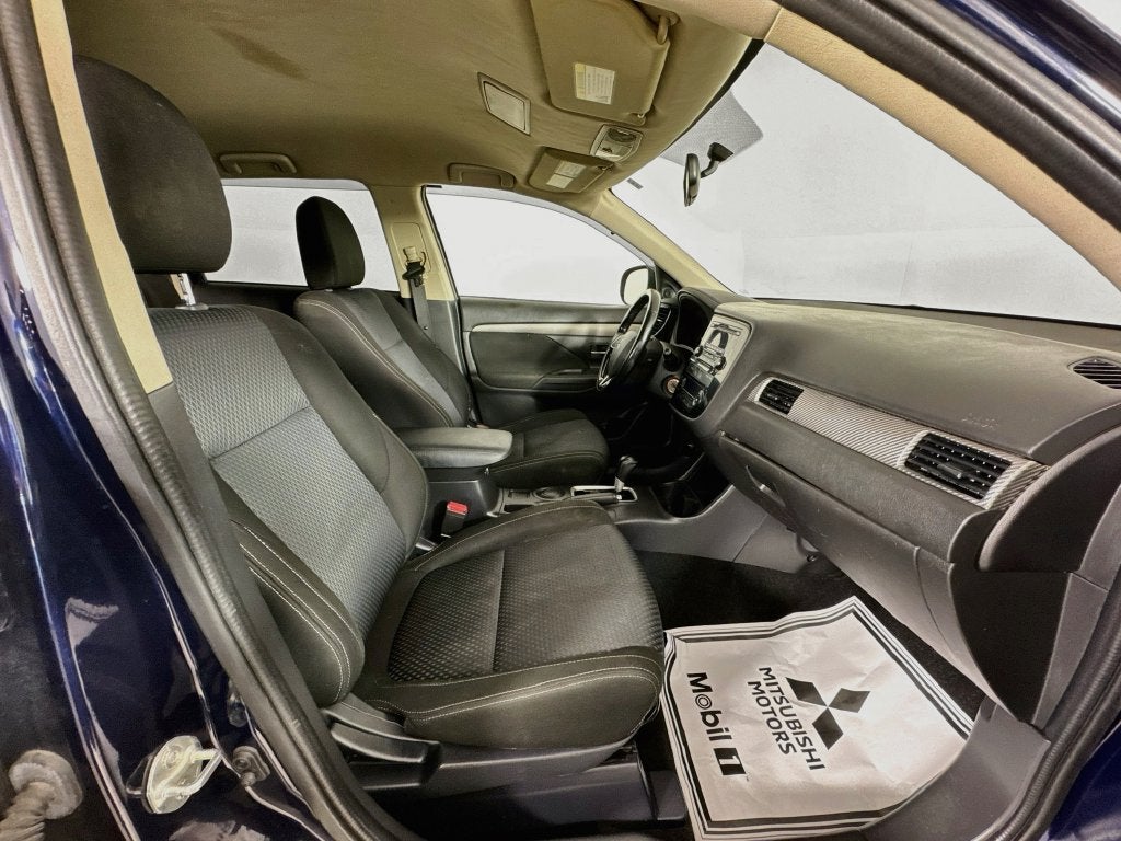 2016 Mitsubishi Outlander ES
