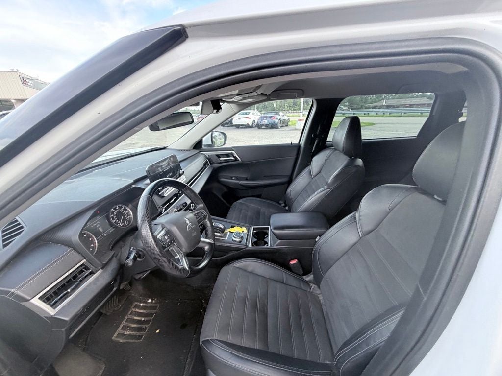 2023 Mitsubishi Outlander SE