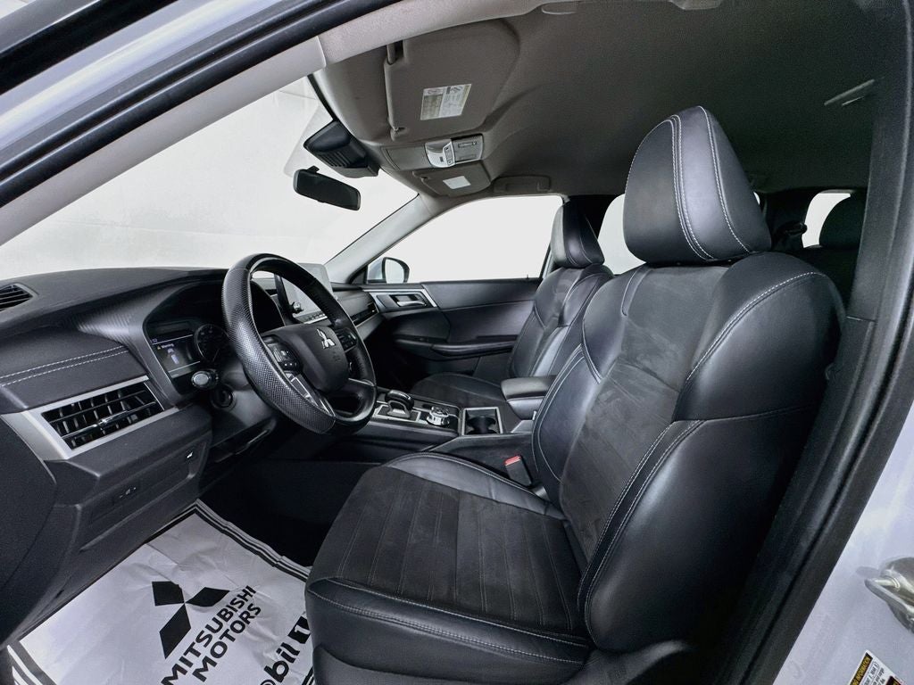 2023 Mitsubishi Outlander SE