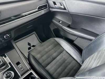 2023 Mitsubishi Outlander SE