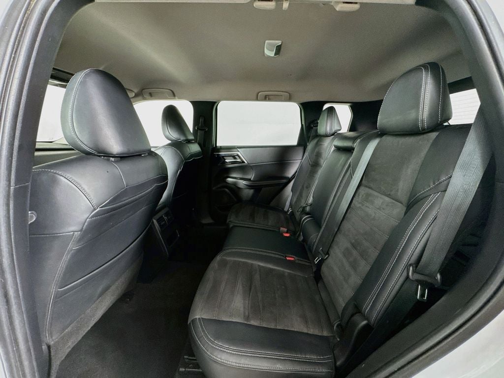 2023 Mitsubishi Outlander SE