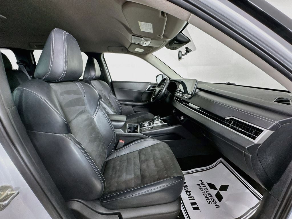 2023 Mitsubishi Outlander SE