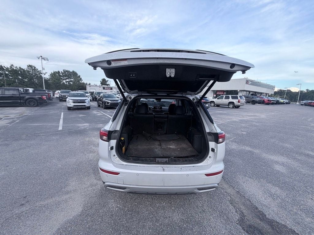 2023 Mitsubishi Outlander SE