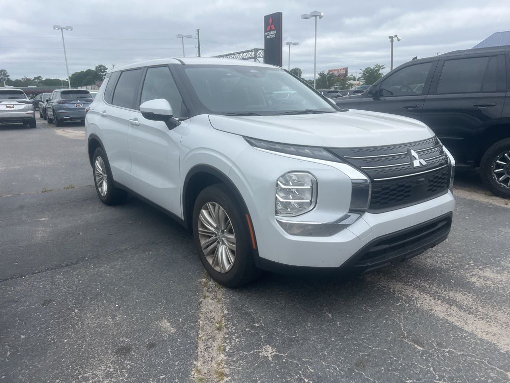 2024 Mitsubishi Outlander ES