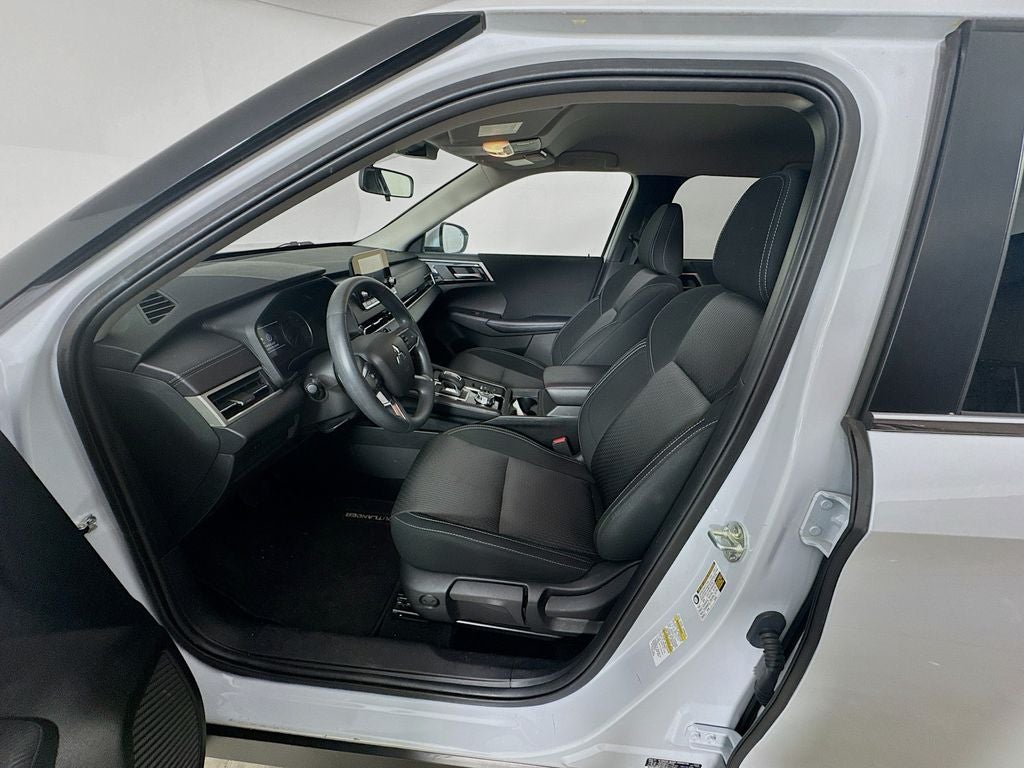 2024 Mitsubishi Outlander ES