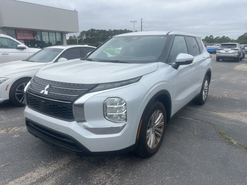 2024 Mitsubishi Outlander ES