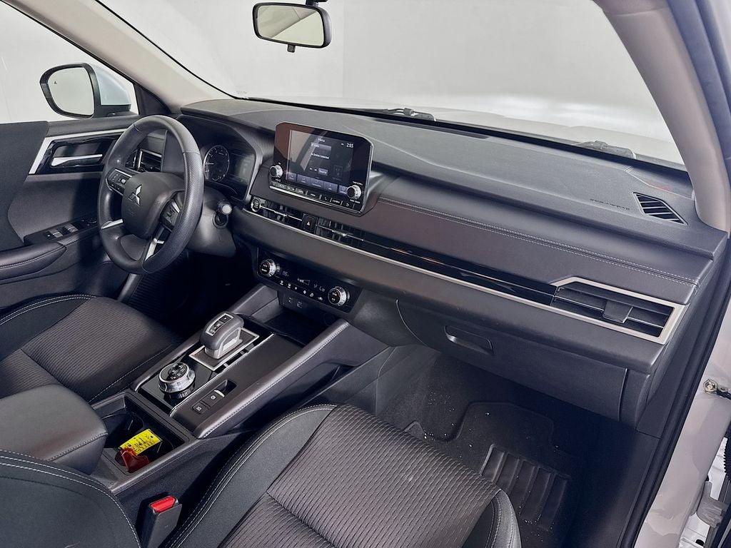 2024 Mitsubishi Outlander ES