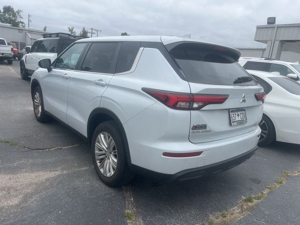 2024 Mitsubishi Outlander ES