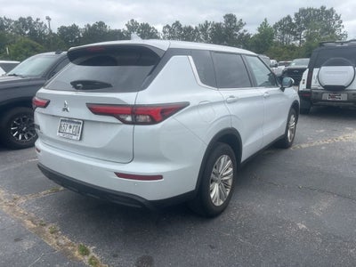 2024 Mitsubishi Outlander ES