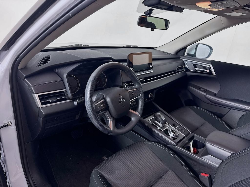 2024 Mitsubishi Outlander ES