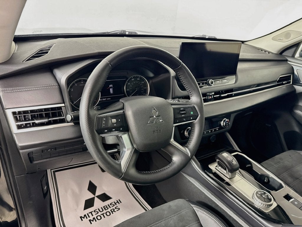 2025 Mitsubishi Outlander SE