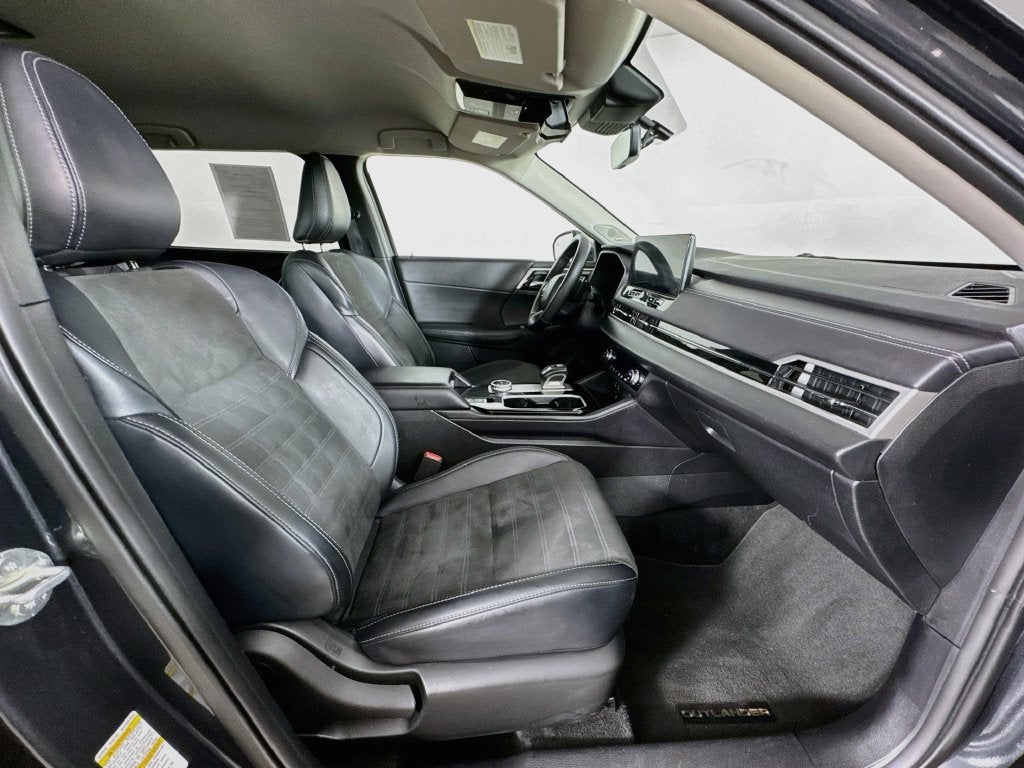 2025 Mitsubishi Outlander SE