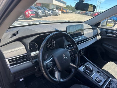 2024 Mitsubishi Outlander SE Black Edition w/Pano Roof