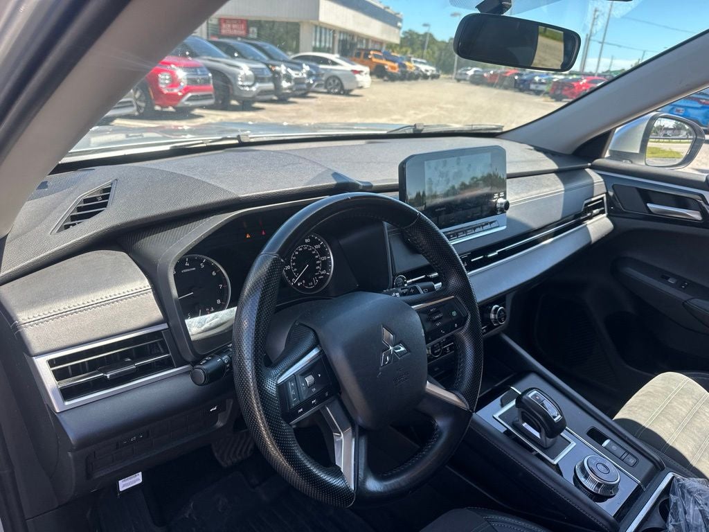 2024 Mitsubishi Outlander SE Black Edition w/Pano Roof