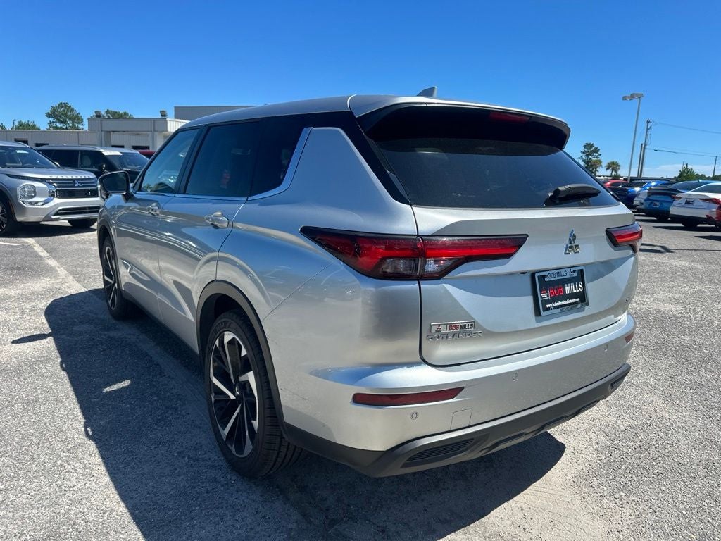 2024 Mitsubishi Outlander SE Black Edition w/Pano Roof