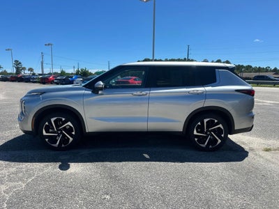 2024 Mitsubishi Outlander SE Black Edition w/Pano Roof