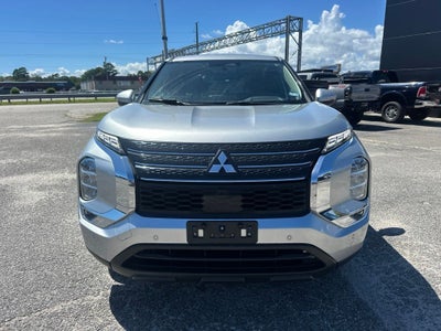 2024 Mitsubishi Outlander SE Black Edition w/Pano Roof